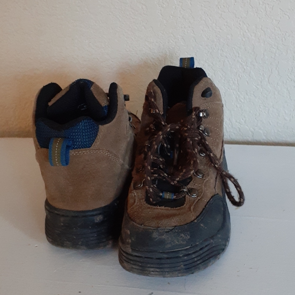 Kids hiking boots